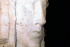 28 ESTATUA