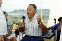 Hombre cantando