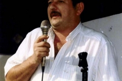 Hombre hablando