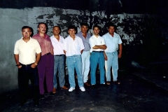 Socios dentro deposito